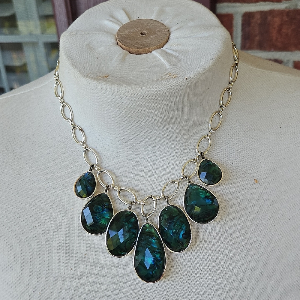 Elegant Gold and Green Statement Necklace